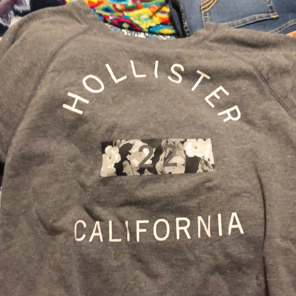 Gray long sleeve Hollister shirt